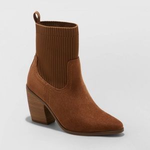 Universal Thread brown Kinley ankle boots.